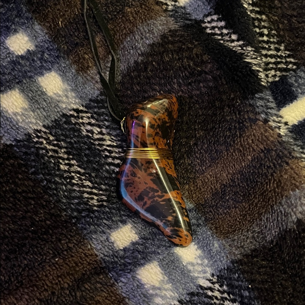 Elegant Brown Pendant Necklace